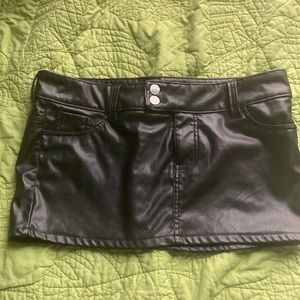 BLACK LEATHER MINISKIRT
